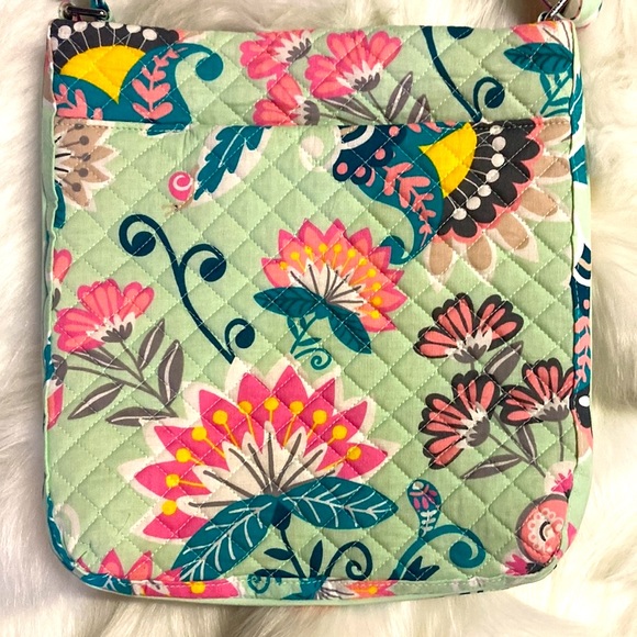 GORGEOUS NEVER USED Vera Bradley crossbody - Picture 4 of 10